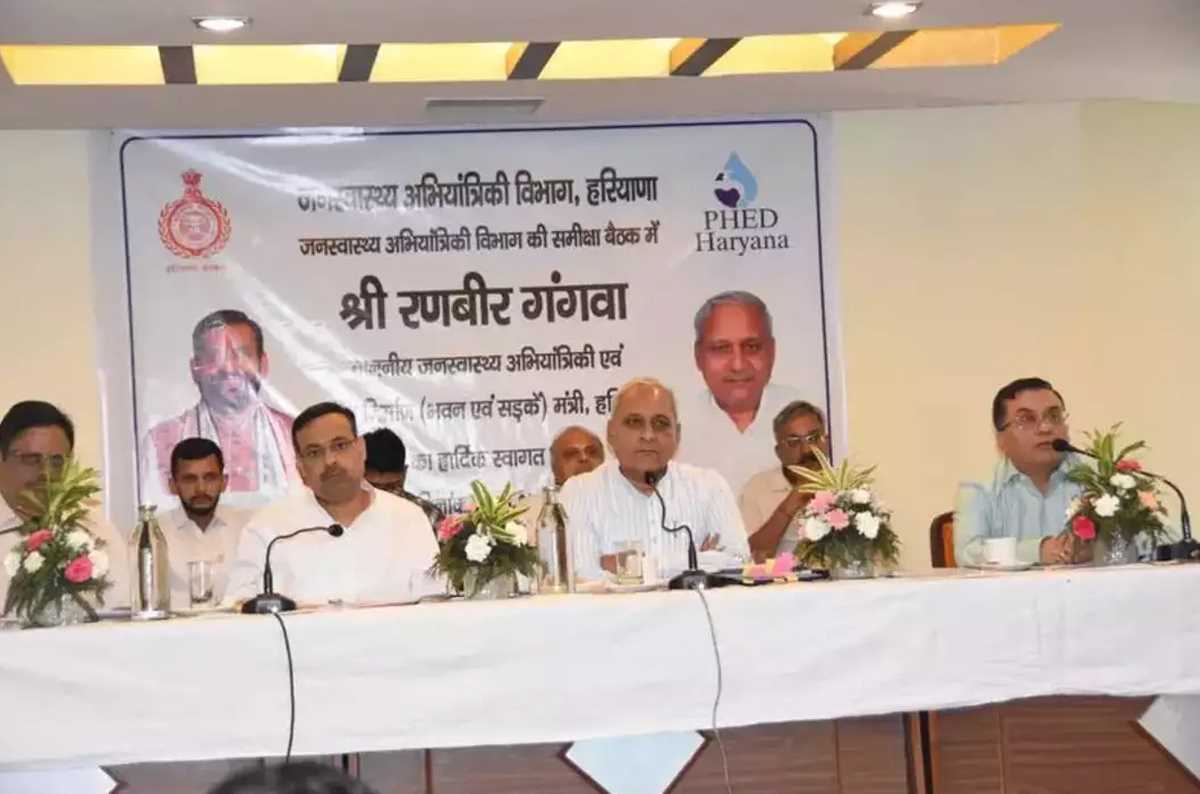 पंचकूला में जन स्वास्थ्य अभियांत्रिकी विभाग की बैठक, मंत्री गंगवा ने पानी की किल्लत दूर करने के दिए निर्देश पंचकूला में जन स्वास्थ्य अभियांत्रिकी विभाग की बैठक, मंत्री गंगवा ने पानी की किल्लत दूर करने के दिए निर्देश